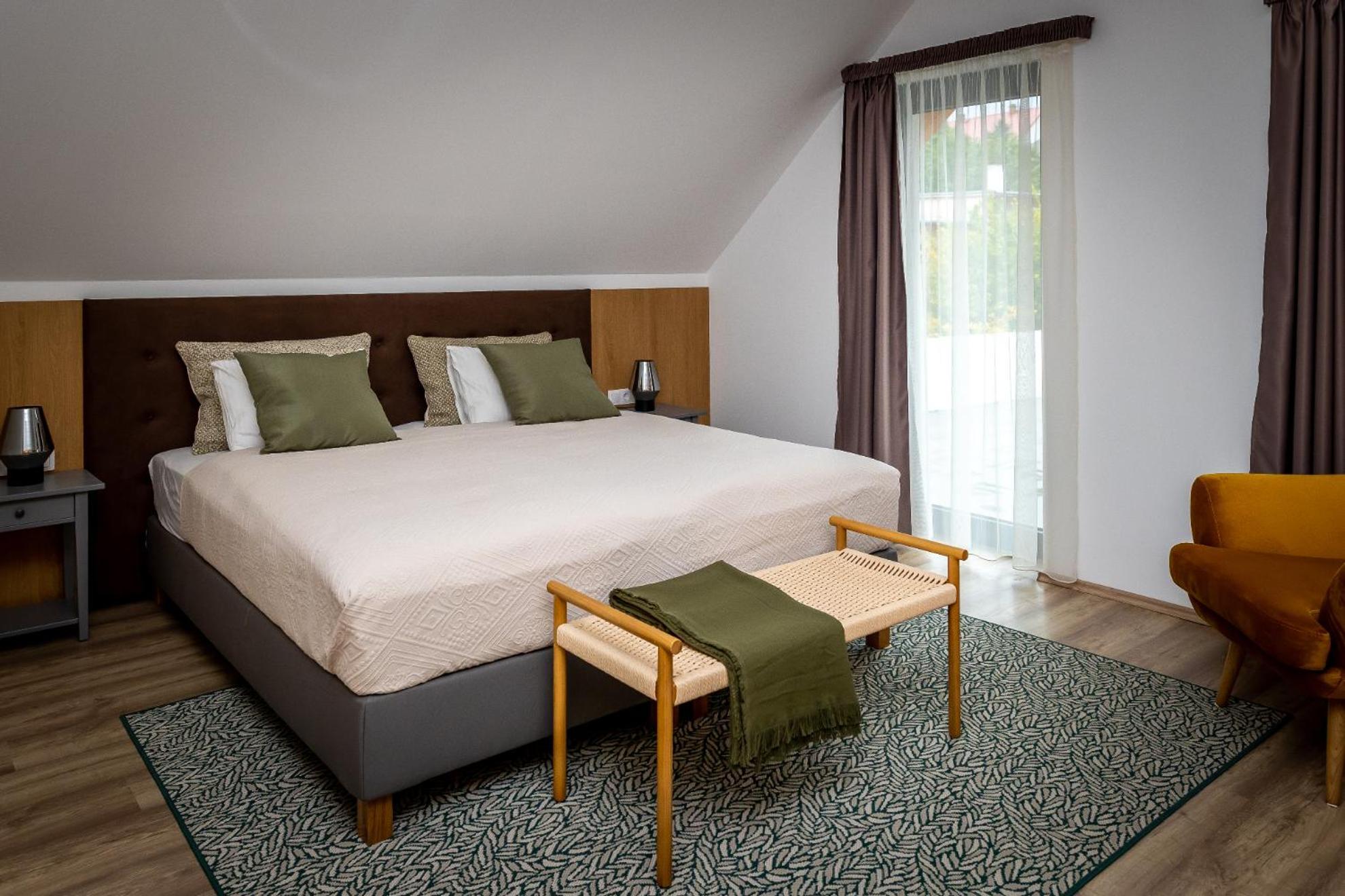 Ignacz Vendeghaz Hotel Pálosvörösmart Eksteriør billede